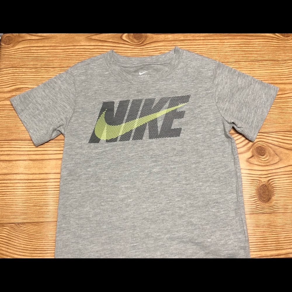 NIKE ✔️ Boys Graphic Short Sleeve Tee